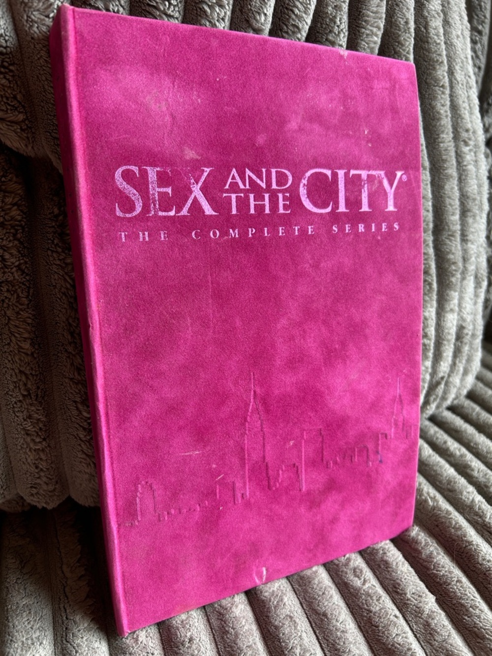 HBO Sex and the City: The Complete DVD Series Collector's Gift Set Pre-owned - Picture 2 of 13